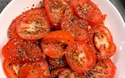 Tomates tranchées au sel et poivre